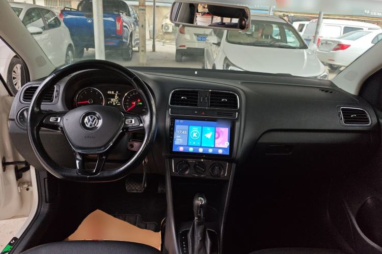 Used Volkswagen Polo 2016 1.6L Automatic Comfort Model Center Console