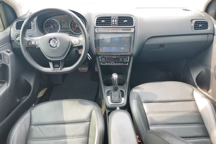 Used Volkswagen Polo 2016 1.6L Automatic Luxury Model Center Console