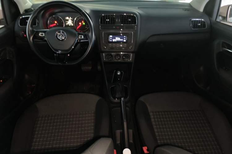 Used Volkswagen Polo 2016 1.6L Automatic Comfort Model Center Console
