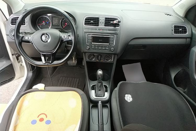 Used Volkswagen Polo 2016 1.6L Automatic Comfort Model Center Console
