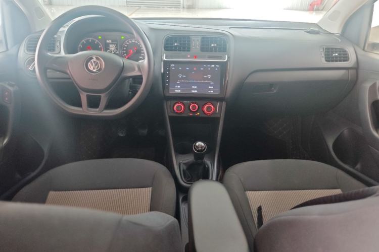 Used Volkswagen Polo 2016 1.4L Manual Fashion Model Center Console