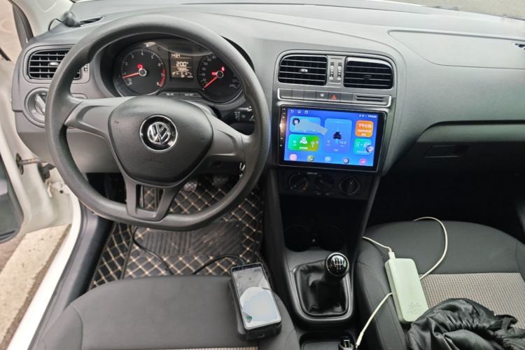 Used Volkswagen Polo 2016 1.4L Manual Fashion Model Center Console