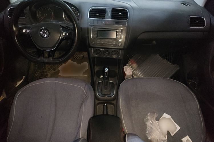 Used Volkswagen Polo 2016 1.6L Automatic Comfort Model Center Console
