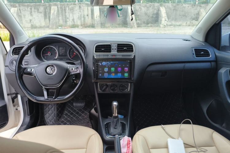 Used Volkswagen Polo 2016 1.6L Automatic Comfort Model Center Console