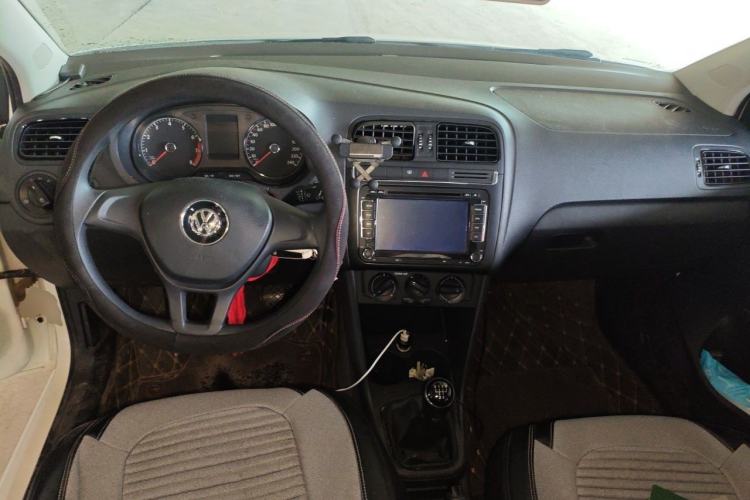 Used Volkswagen Polo 2016 1.4L Manual Fashion Model Center Console