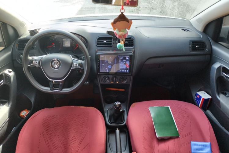 Used Volkswagen Polo 2016 1.4L Manual Fashion Model Center Console
