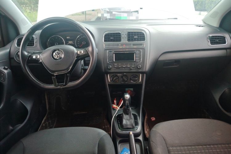 Used Volkswagen Polo 2016 1.6L Automatic Comfort Model Center Console