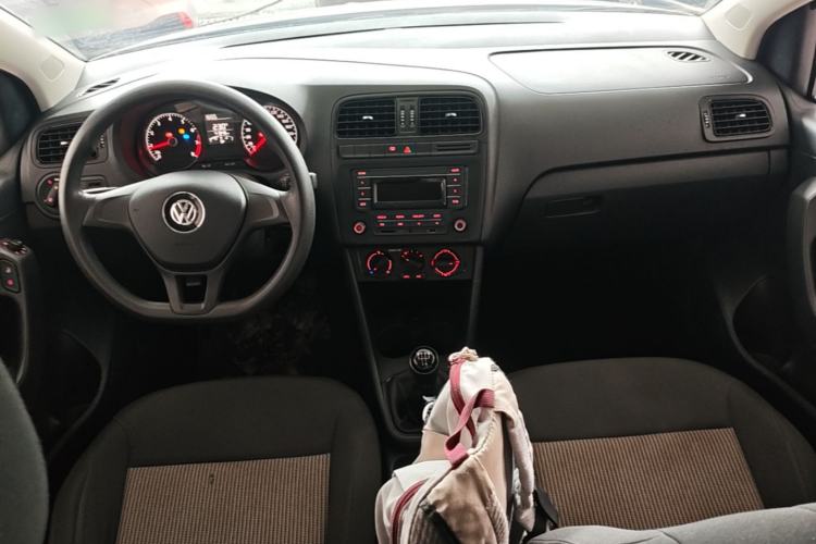 Used Volkswagen Polo 2016 1.4L Manual Fashion Model Center Console
