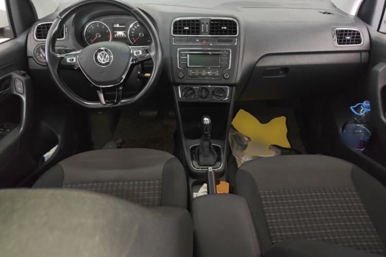 Used Volkswagen Polo 2016 1.6L Automatic Comfort Model Center Console