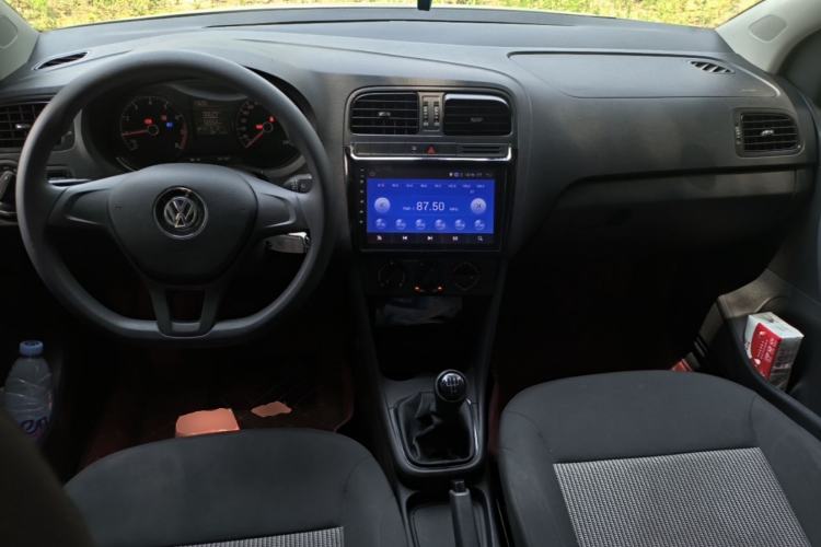 Used Volkswagen Polo 2016 1.4L Manual Fashion Model Center Console