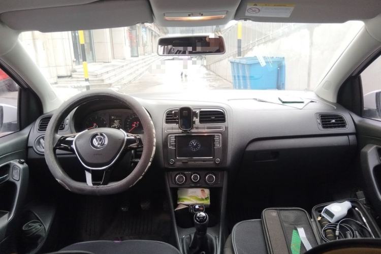Used Volkswagen Polo 2016 1.4L Manual Fashion Model Center Console