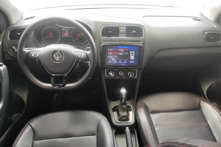 Used Volkswagen Polo 2016 1.6L Automatic Comfort Model Center Console