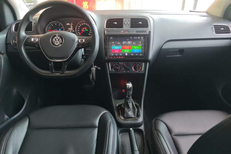Used Volkswagen Polo 2016 1.6L Automatic Comfort Model Center Console