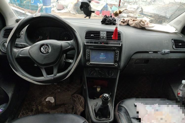Used Volkswagen Polo 2016 1.4L Manual Fashion Model Center Console