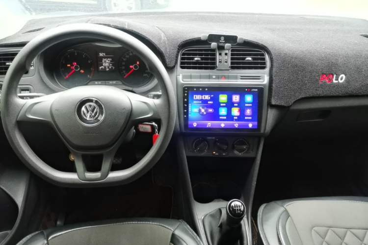 Used Volkswagen Polo 2016 1.4L Manual Fashion Model Center Console