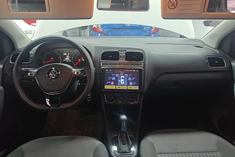 Used Volkswagen Polo 2016 1.6L Automatic Comfort Model Center Console