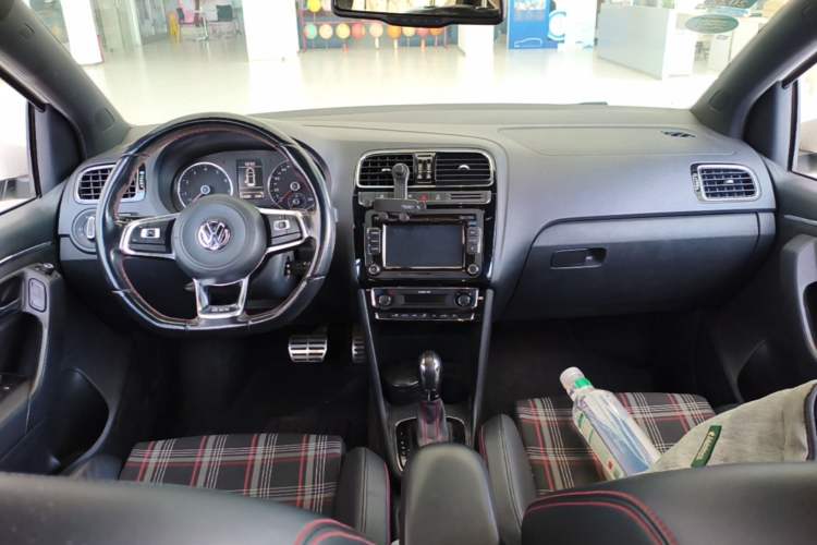 Used Volkswagen Polo 2016 1.4TSI GTI Center Console