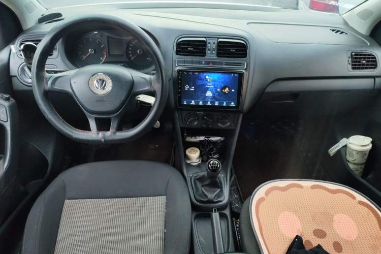 Used Volkswagen Polo 2016 1.4L Manual Fashion Model Center Console