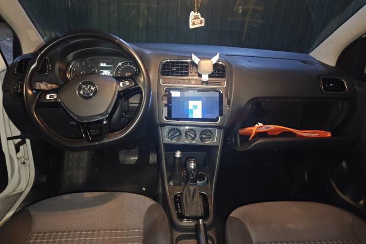 Used Volkswagen Polo 2016 1.6L Automatic Comfort Model Center Console