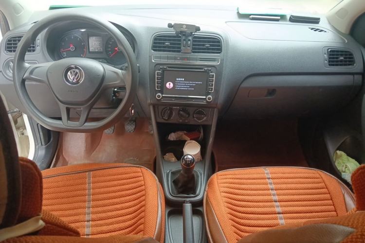 Used Volkswagen Polo 2016 1.4L Manual Fashion Model Center Console