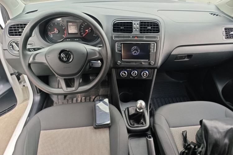 Used Volkswagen Polo 2016 1.4L Manual Fashion Model Center Console