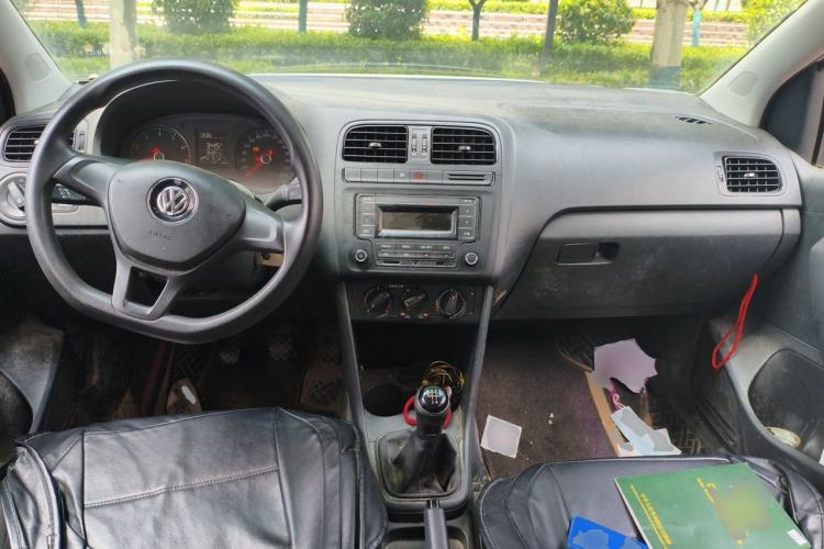 Used Volkswagen Polo 2016 1.4L Manual Fashion Model Center Console