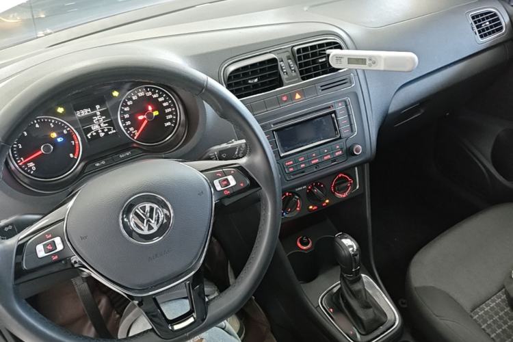 Used Volkswagen Polo 2016 1.6L Automatic Comfort Model Center Console