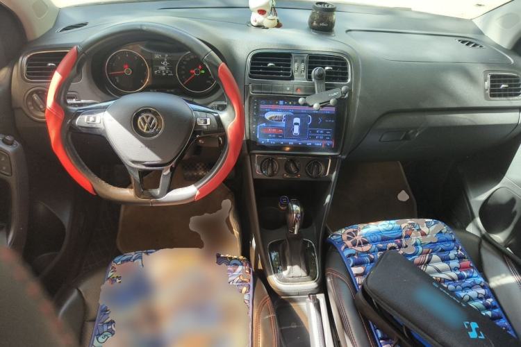 Used Volkswagen Polo 2016 1.6L Automatic Comfort Model Center Console