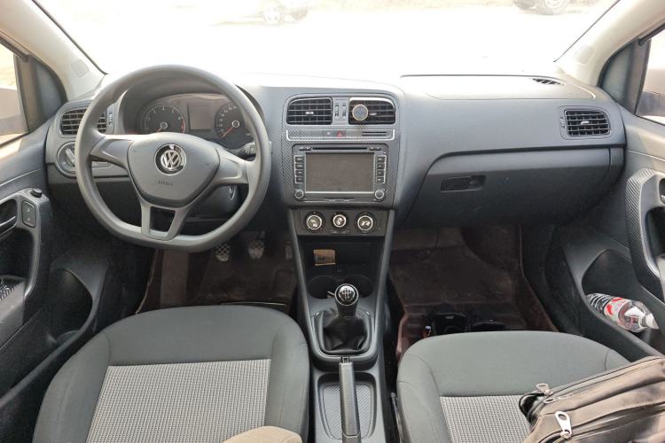 Used Volkswagen Polo 2016 1.4L Manual Fashion Model Center Console