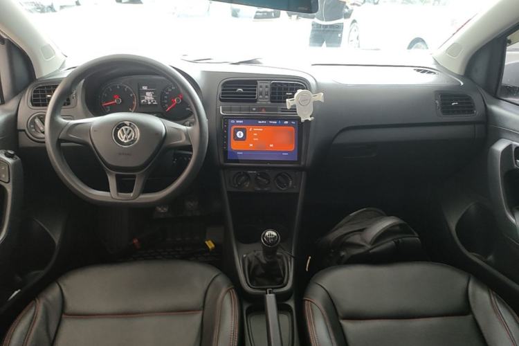 Used Volkswagen Polo 2016 1.4L Manual Fashion Model Center Console