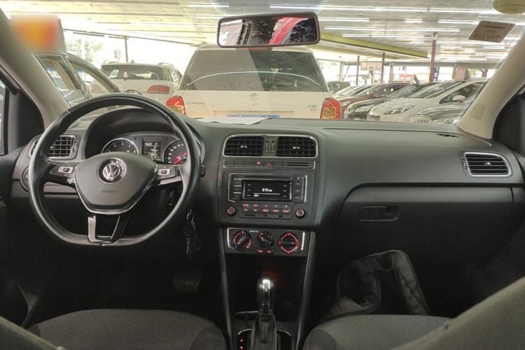 Used Volkswagen Polo 2016 1.6L Automatic Comfort Model Center Console