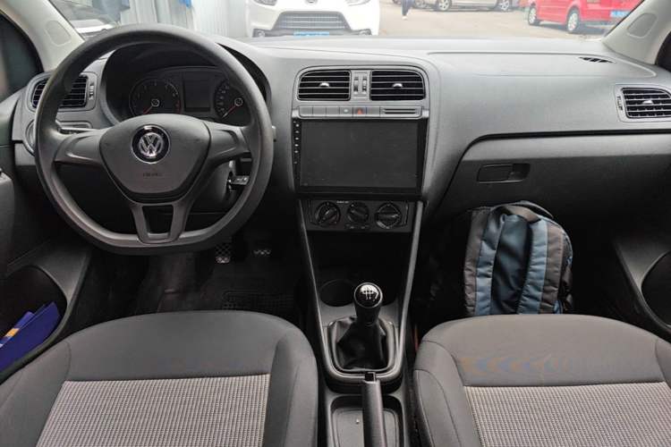 Used Volkswagen Polo 2016 1.4L Manual Fashion Model Center Console