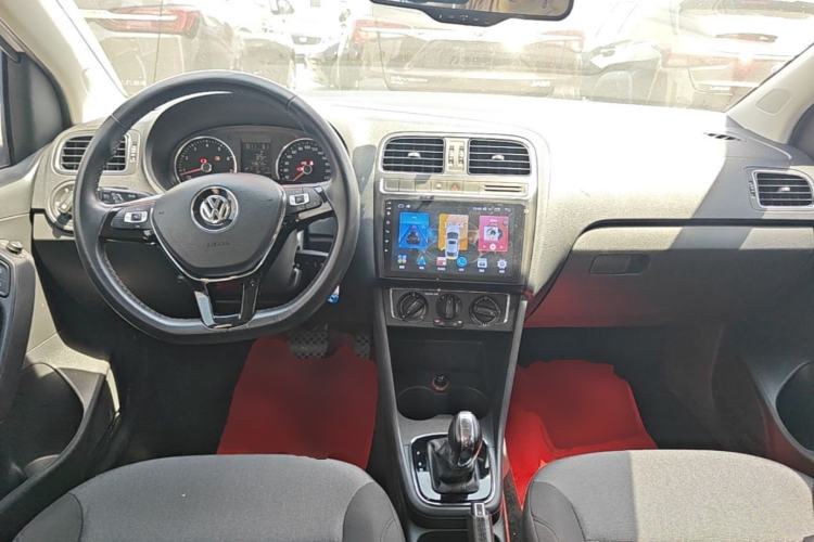 Used Volkswagen Polo 2016 1.6L Automatic Comfort Model Center Console