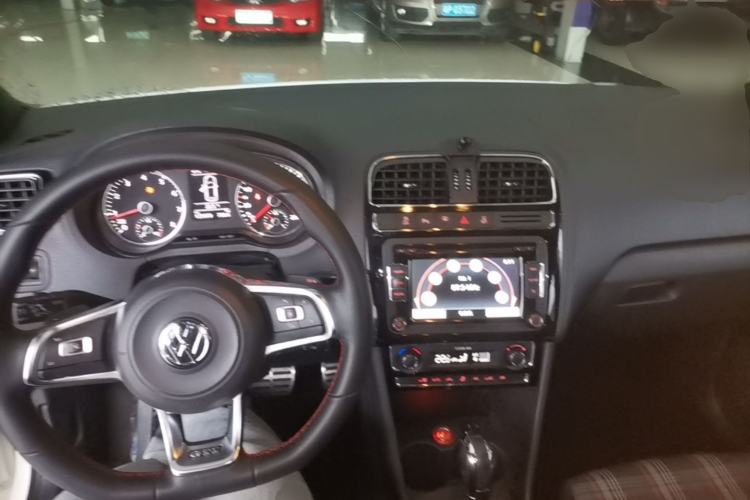 Used Volkswagen Polo 2016 1.4TSI GTI Center Console