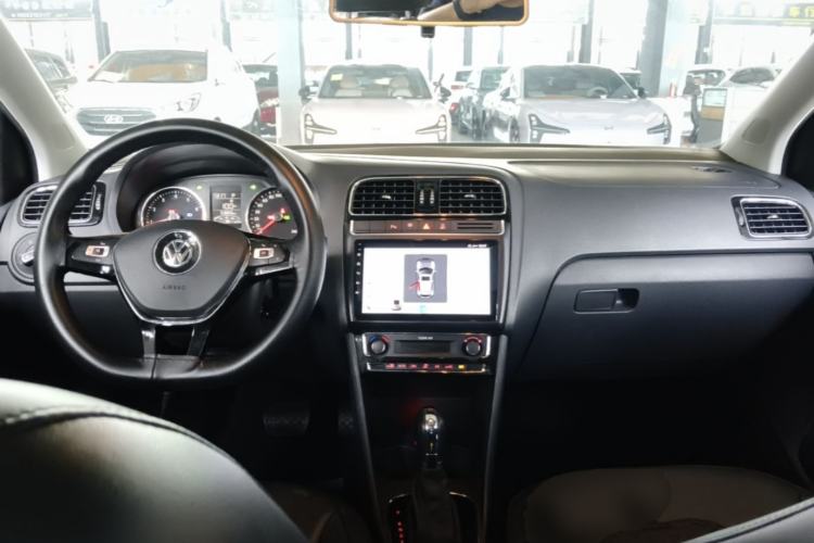Used Volkswagen Polo 2016 1.6L Automatic Luxury Model Center Console