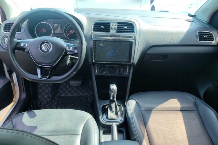 Used Volkswagen Polo 2016 1.6L Automatic Comfort Model Center Console