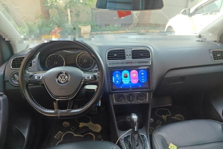 Used Volkswagen Polo 2016 1.6L Automatic Comfort Model Center Console