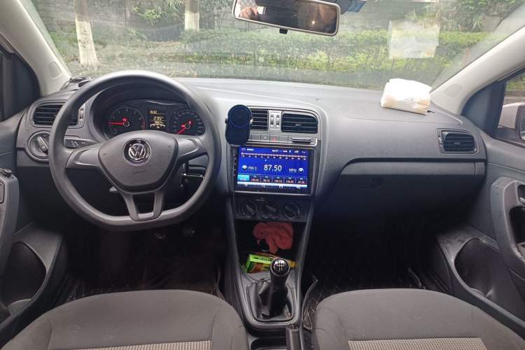 Used Volkswagen Polo 2016 1.4L Manual Fashion Model Center Console