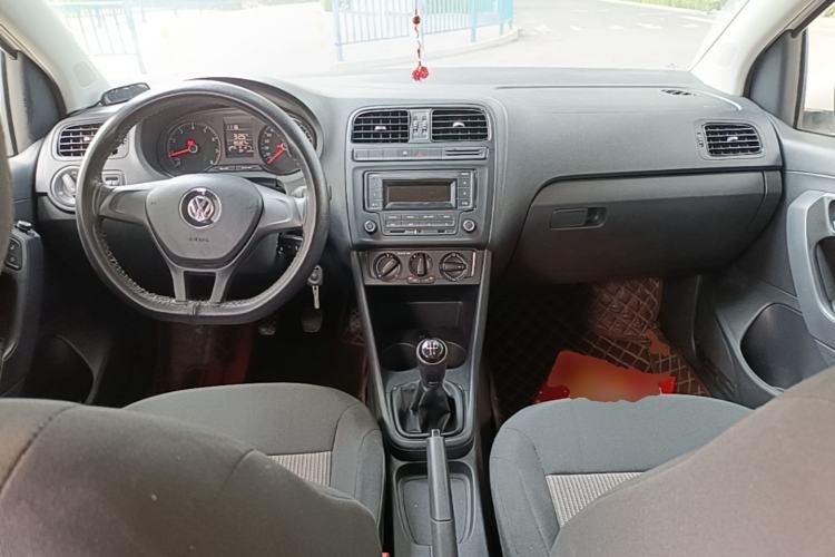 Used Volkswagen Polo 2016 1.4L Manual Fashion Model Center Console