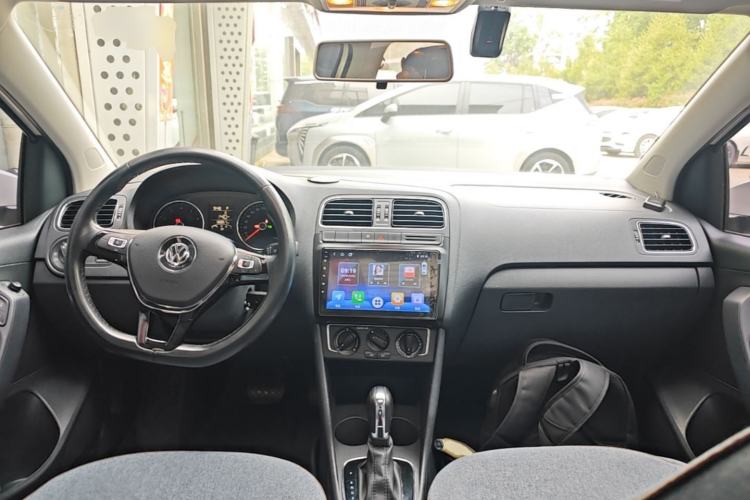 Used Volkswagen Polo 2016 1.6L Automatic Comfort Model Center Console