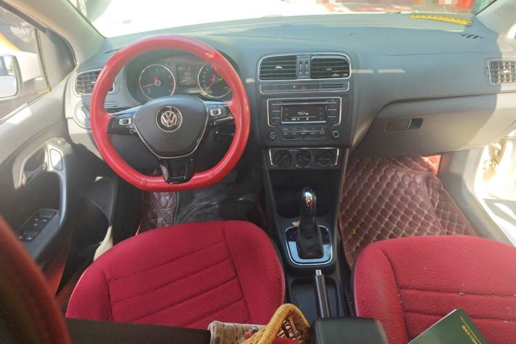 Used Volkswagen Polo 2016 1.6L Automatic Comfort Model Center Console