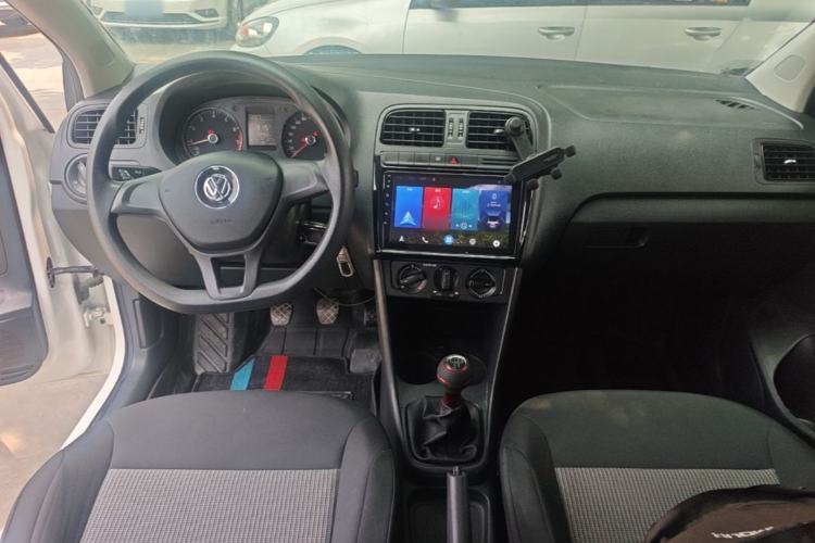 Used Volkswagen Polo 2016 1.4L Manual Fashion Model Center Console