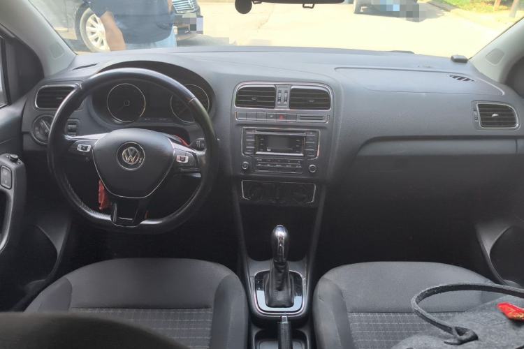 Used Volkswagen Polo 2016 1.6L Automatic Comfort Model Center Console