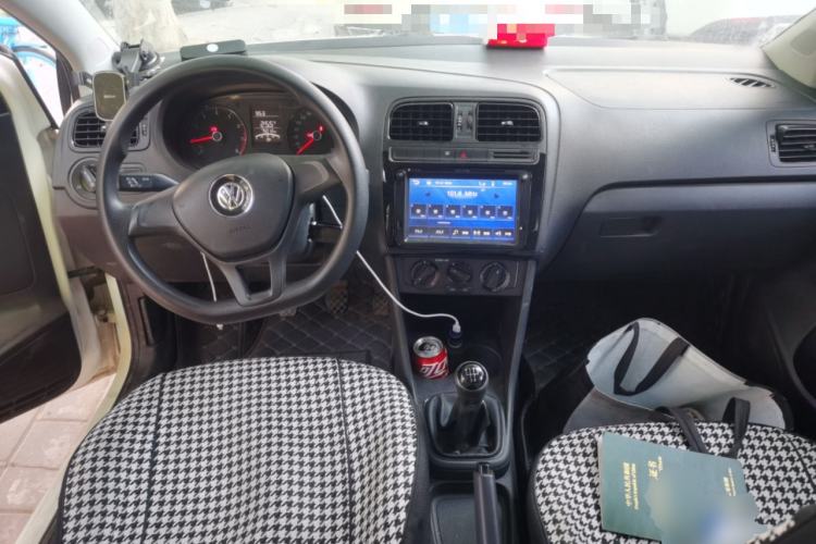 Used Volkswagen Polo 2016 1.4L Manual Fashion Model Center Console