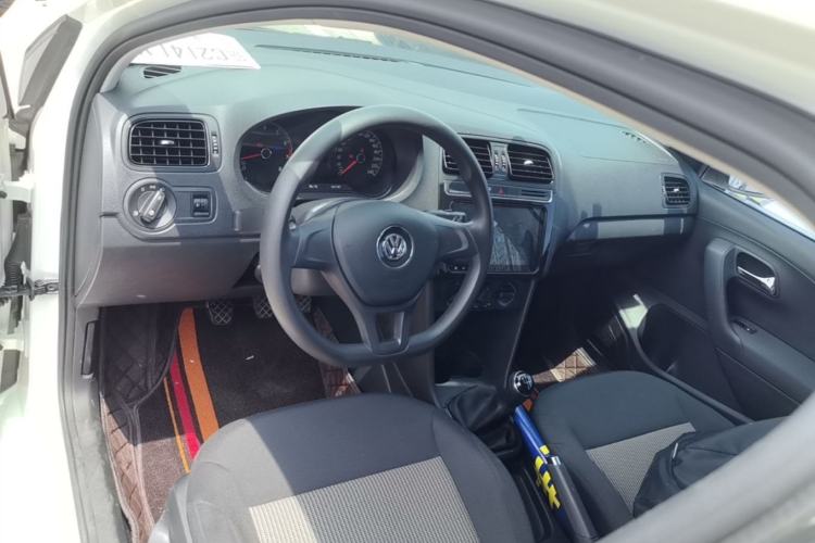 Used Volkswagen Polo 2016 1.4L Manual Fashion Model Center Console