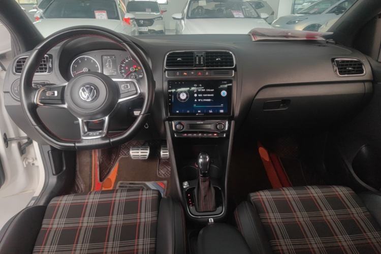 Used Volkswagen Polo 2016 1.4TSI GTI Center Console