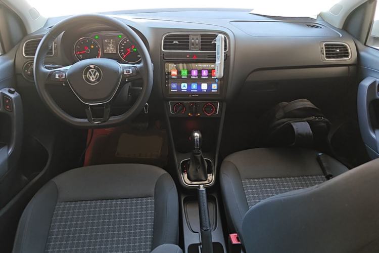 Used Volkswagen Polo 2016 1.6L Automatic Comfort Model Center Console