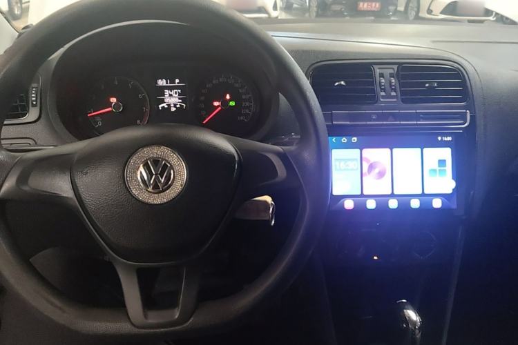 Used Volkswagen Polo 2016 1.4L Automatic Trendy Model Center Console