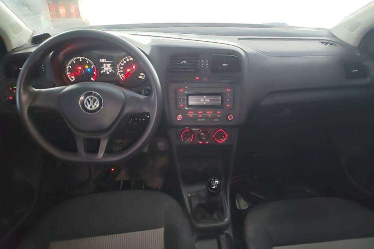 Used Volkswagen Polo 2016 1.4L Manual Fashion Model Center Console