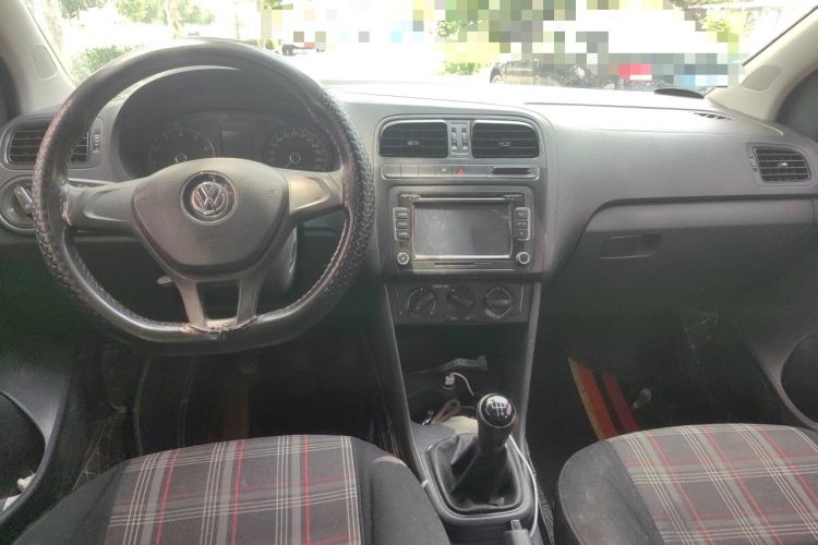 Used Volkswagen Polo 2016 1.4L Manual Fashion Model Center Console